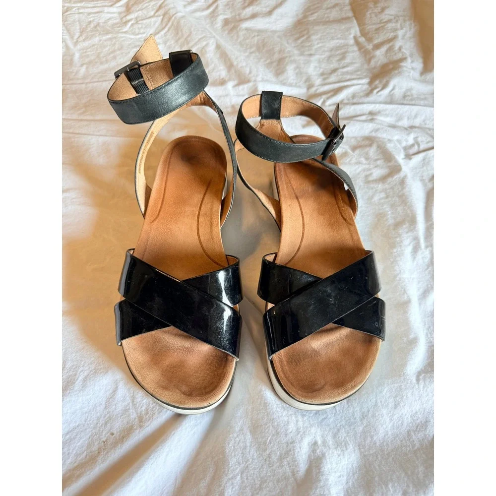 UGG Kari Metallic Platform Sandals Black Patent Leather Ankle Strap  Womens 8